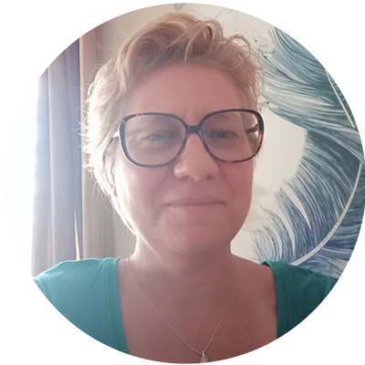 Virginie Magnétiseuse Guérisseuse Fontvieille Arles Portrait de Virginie magnétiseur guérisseur Fontvieille Arles 13